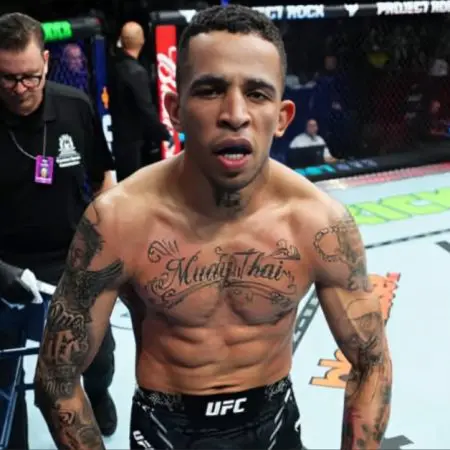 Carlos Prates stops Li Jingliang with shocking KO in veteran’s return – UFC 305 Highlights