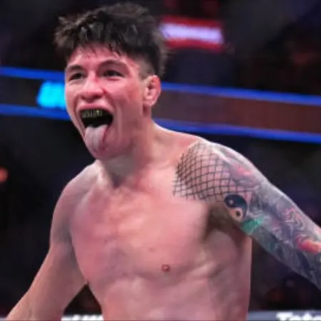 Ignacio Bahamondes Forces Jalin Turner to Tap Out with Slick Arm Triangle Choke – UFC 313 Highlights